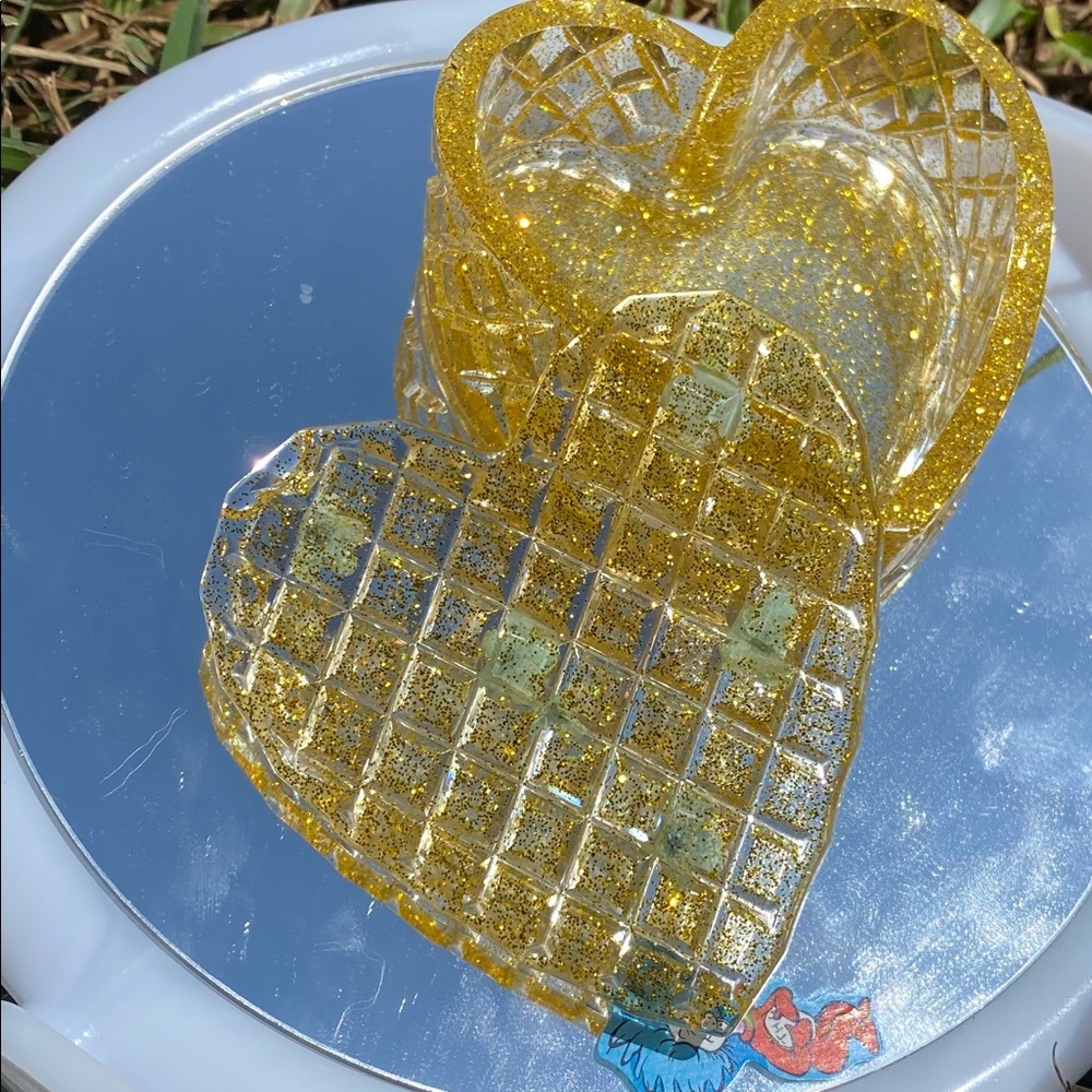 💛GOLD RESIN HEART JEWELRY HOLDER